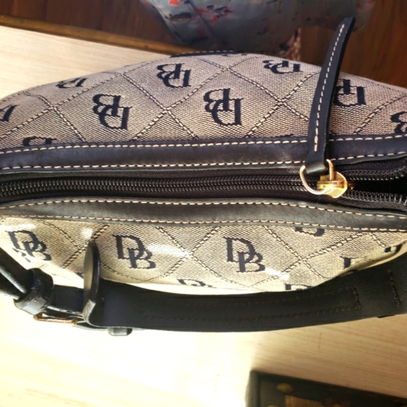 Dooney Bourke Hobo - Picture 5 of 16